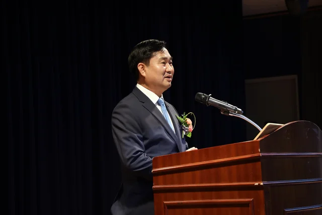 김도균 강원랜드 신임사장이 2일 하이원 그랜드 볼룸에서 열린 취임식에서 취임사를 하고 있다.