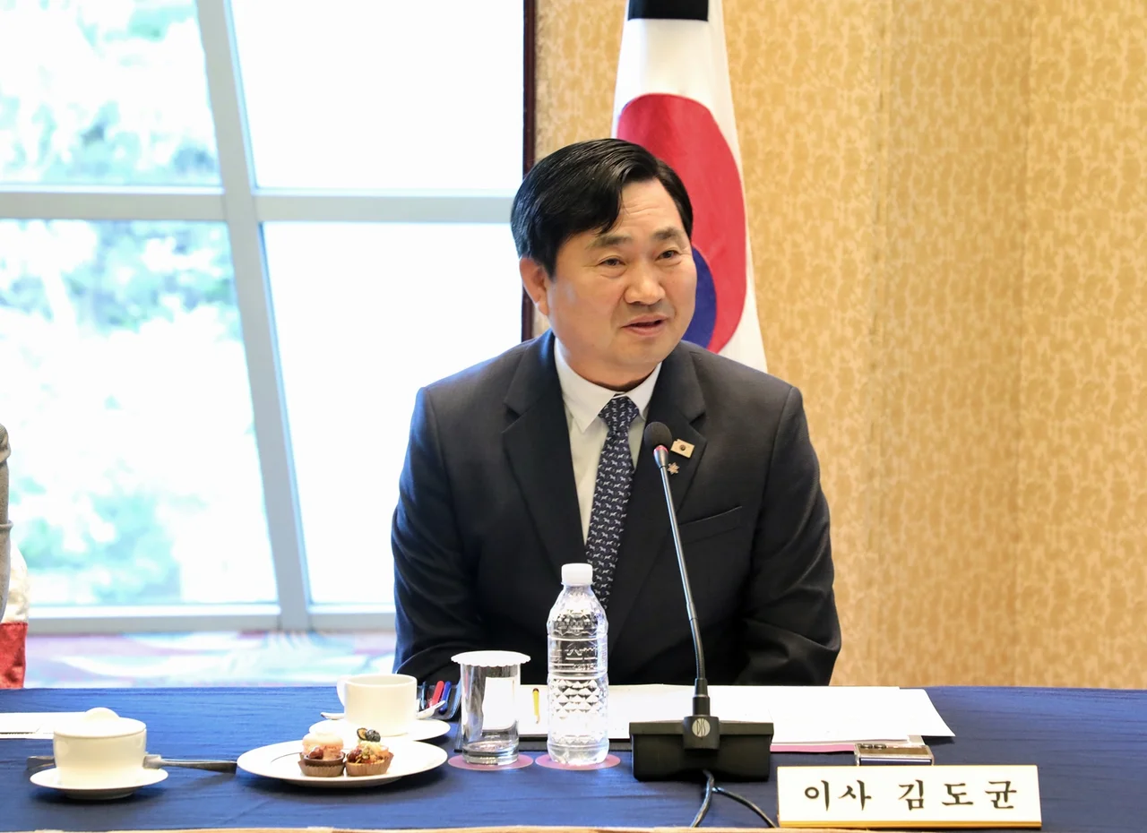 30일 그랜드호텔에서 열린 제235차 강원랜드 이사회에서 김도균 사장이 인사말을 하고 있다(강원랜드) 강원랜드 김도균 사장이 제235차 이사회에서 인사말을 하고 있다.